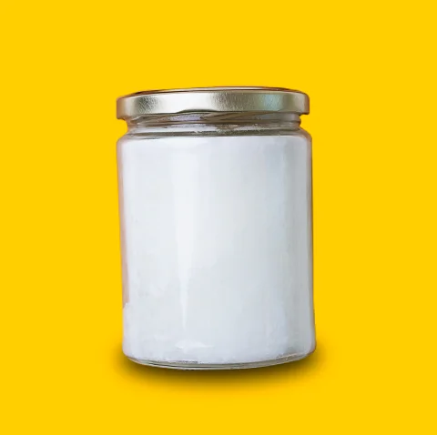 aceite de coco en recipiente de vidrio